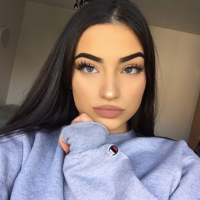 Mia R.